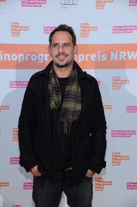 Schauspieler Moritz Bleibtreu posiert am 09.11.2015 in Köln vor der Verleihung des Kino Programm Preis NRW.