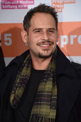 Schauspieler Moritz Bleibtreu posiert am 09.11.2015 in Köln vor der Verleihung des Kino Programm Preis NRW.
