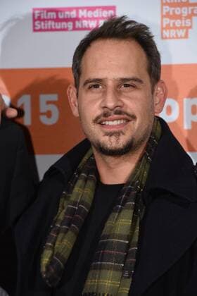Schauspieler Moritz Bleibtreu posiert am 09.11.2015 in Köln vor der Verleihung des Kino Programm Preis NRW.