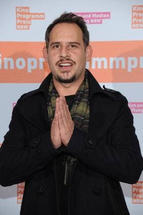 Schauspieler Moritz Bleibtreu posiert am 09.11.2015 in Köln vor der Verleihung des Kino Programm Preis NRW.