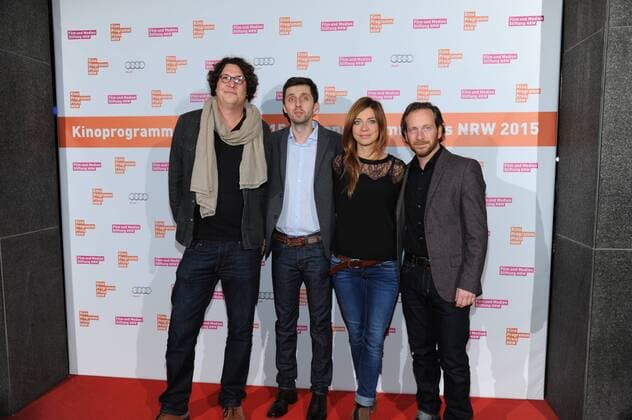 Produzent Jonas Weydemann, Regisseur Paul Florian Müller, l-r, und die Schauspieler Claudia Eisinger und Florian Busch posieren am 09.11.2015 in Köln vor der Verleihung des Kino Programm Preis NRW.
