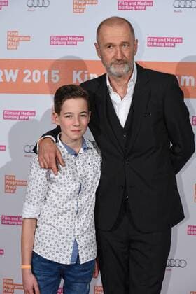 Schauspieler Oscar Bose, l-r, und Peter Lohmeyer posieren am 09.11.2015 in Köln vor der Verleihung des Kino Programm Preis NRW.