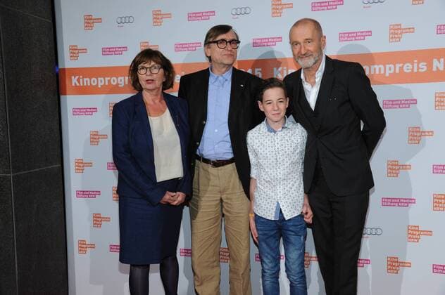 Christiane Schäfer Winkelmann, l-r, Adolf Winkelmann, Oscar Bose und Peter Lohmeyer posieren am 09.11.2015 in Köln vor der Verleihung des Kino Programm Preis NRW.