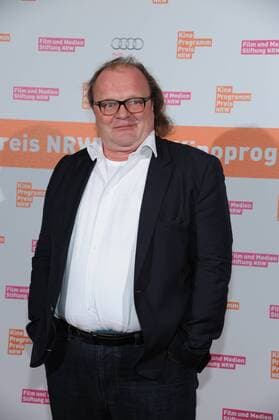 Filmproduzent Stefan Arndt posiert am 09.11.2015 in Köln vor der Verleihung des Kino Programm Preis NRW.