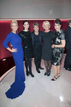 Barbara Schöneberger, Lina van de Mars, Jutta Kleinschmidt, Isolde Holderied und Anna Maria Kaufmann bei der Verleihung des Goldenen Lenkrads 2015 im Berliner Axel-Springer-Haus. Berlin, 10.11.2015 Foto:xFredericx xFuturexImage