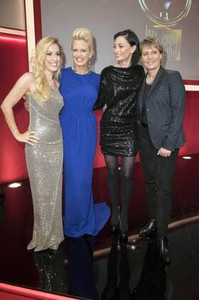 Andrea Kaiser, Barbara Schöneberger, Lina van de Mars und Jutta Kleinschmidt bei der Verleihung des Goldenen Lenkrads 2015 im Berliner Axel-Springer-Haus. Berlin, 10.11.2015 Foto:xFredericx xFuturexImage
