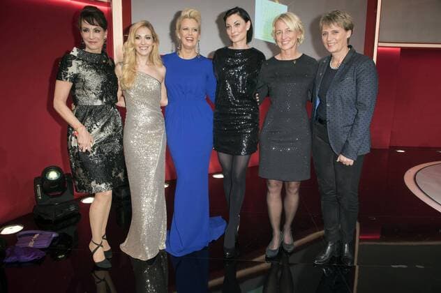 Anna Maria Kaufmann, Andrea Kaiser, Barbara Schöneberger, Lina van de Mars, Isolde Holderied und Jutta Kleinschmidt bei der Verleihung des Goldenen Lenkrads 2015 im Berliner Axel-Springer-Haus. Berlin, 10.11.2015 Foto:xFredericx xFuturexImage