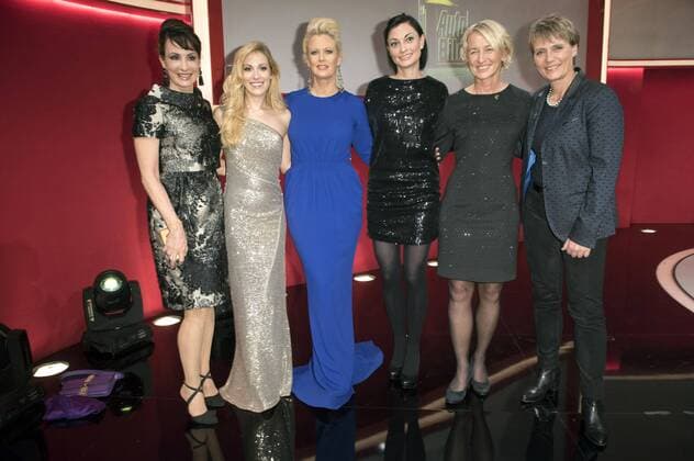 Anna Maria Kaufmann, Andrea Kaiser, Barbara Schöneberger, Lina van de Mars, Isolde Holderied und Jutta Kleinschmidt bei der Verleihung des Goldenen Lenkrads 2015 im Berliner Axel-Springer-Haus. Berlin, 10.11.2015 Foto:xFredericx xFuturexImage