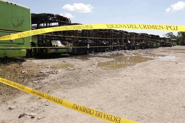 Nov. 11, 2015 - Mexico - VILLAHERMOSA, Stadt in Mexiko verliert gesamte Busflotte nach Großbrand  - ZUMAu78 Stadt in Mexiko verliert gesamte Busflotte nach Großbrand