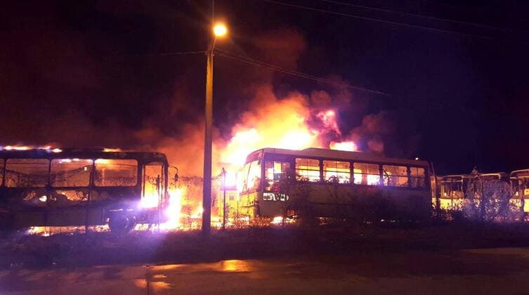 Nov. 11, 2015 - Mexico - VILLAHERMOSA, Stadt in Mexiko verliert gesamte Busflotte nach Großbrand  - ZUMAu78 Stadt in Mexiko verliert gesamte Busflotte nach Großbrand