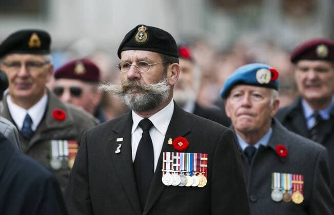 (151111) -- OTTAWA, Nov. 11, 2015 -- People take part in Remembrance Day ceremonies at the National War Memorial in Ottawa, Canada, Nov. 11, 2015. ) CANADA-OTTAWA-REMEMBERANCE DAY ChrisxRoussakis 