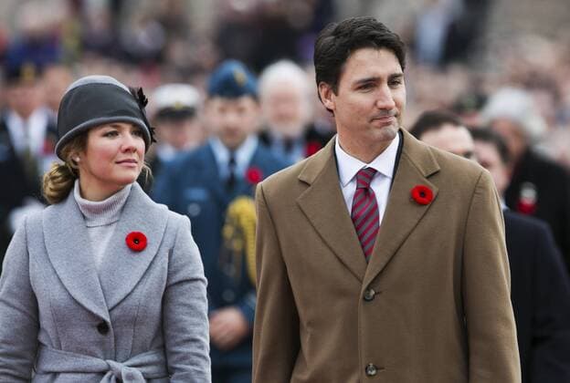(151111) -- OTTAWA, Nov. 11, 2015 -- Canadian Prime Minister Justin Trudeau and his wife Sophie take part in Remembrance Day ceremonies at the National War Memorial in Ottawa, Canada, Nov. 11, 2015. ) CANADA-OTTAWA-REMEMBERANCE DAY ChrisxRoussakis 
