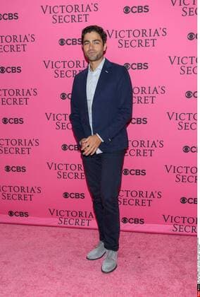 November 11 , 2015 - New York, NY - Adrian Grenier. 2015 Victoria s Secret Fashion Show Pink Carpet. AdMedia ADMEDIA_adm_pinkcarpet_cs_022 AdMedia SIPA 1511120207  MarioxSantoro AdMedia SIPA