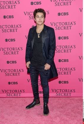 November 11 , 2015 - New York, NY - Austin Mahone. 2015 Victoria s Secret Fashion Show Pink Carpet. AdMedia ADMEDIA_adm_pinkcarpet_cs_016 AdMedia SIPA 1511120207  MarioxSantoro AdMedia SIPA