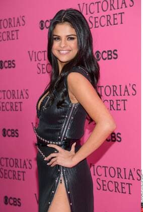 November 11 , 2015 - New York, NY - Selena Gomez. 2015 Victoria s Secret Fashion Show Pink Carpet. AdMedia ADMEDIA_adm_pinkcarpet_cs_039 AdMedia SIPA 1511120207  MarioxSantoro AdMedia SIPA