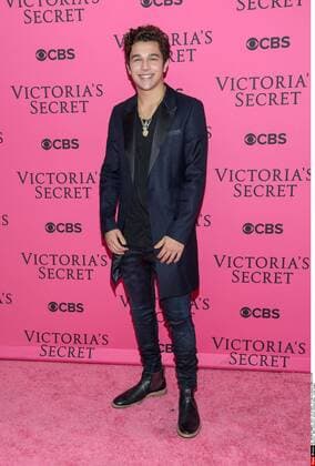 November 11 , 2015 - New York, NY - Austin Mahone. 2015 Victoria s Secret Fashion Show Pink Carpet. AdMedia ADMEDIA_adm_pinkcarpet_cs_015 AdMedia SIPA 1511120207  MarioxSantoro AdMedia SIPA