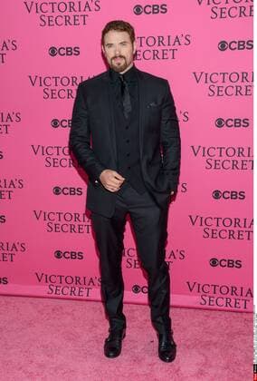 November 11 , 2015 - New York, NY - Kellan Lutz. 2015 Victoria s Secret Fashion Show Pink Carpet. AdMedia ADMEDIA_adm_pinkcarpet_cs_010 AdMedia SIPA 1511120207  MarioxSantoro AdMedia SIPA