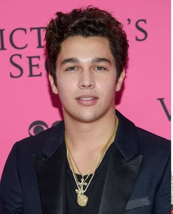 November 11 , 2015 - New York, NY - Austin Mahone. 2015 Victoria s Secret Fashion Show Pink Carpet. AdMedia ADMEDIA_adm_pinkcarpet_cs_017 AdMedia SIPA 1511120207  MarioxSantoro AdMedia SIPA