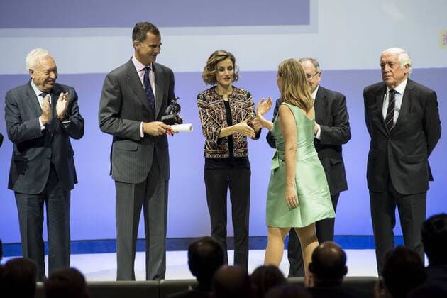 The kings of Spain make delivery of accreditation to the new ambassadors fees Marca España in his 6th edition to Ainhoa Arteta at BBVA City in Madrid, November 12, 2015.  (20151112028) Spanisches Königspaar bei Preisverleihung in Madrid