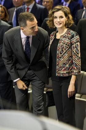 The kings of Spain make delivery of accreditation to the new ambassadors fees Marca España in his 6th edition at BBVA City in Madrid, November 12, 2015.  (20151112016) Spanisches Königspaar bei Preisverleihung in Madrid