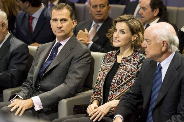 The kings of Spain make delivery of accreditation to the new ambassadors fees Marca España in his 6th edition at BBVA City in Madrid, November 12, 2015.  (20151112017) Spanisches Königspaar bei Preisverleihung in Madrid