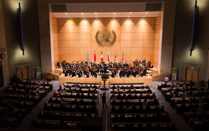 (151112) -- GENEVA, Nov. 12, 2015 -- Musicians from the National Ballet of China Symphony Orchestra present featured classical music pieces from each of the permanent members of the UN Security Council in Palais des Nations in Geneva, Switzerland, Nov. 12, 2015. A joint concert on behalf of the five permanent members of the UN Security Council was held Thursday in Geneva to celebrate the 70th anniversary of the United Nations. ) SWITZERLAND-GENEVA-UN-70TH ANNIVERSARY-CONCERT XuxJinquan  Vereinte Nationen: Konzert zum 70. Jahrestag