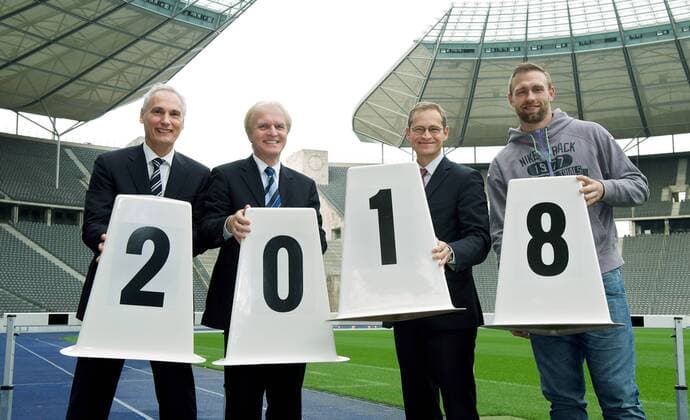 Leichtathletik Berlin 13.11.2015 Olympiastadion Startschuss fuer die Leichtathletik Europameisterschaften 2018 Organisationskomitee gruendet sich Pressekonferenz vlnr Frank KOWALSKI Geschaeftsfuehrer der LA EM 2018 DR Clemens PROKOP Praesident des Leichtathletik Verbandes DLV Michael MUELLER ( MÜLLER ) Regierender Buergermeister von Berlin Robert HARTING Olympiasieger Diskuswurf Sportler