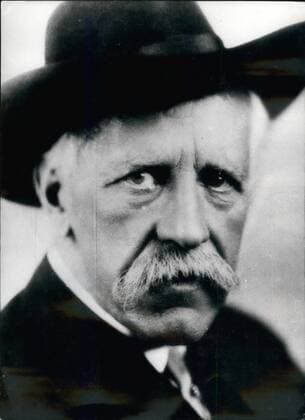 1929 - 100th birthday of Fridtjof Nansen The Norwegian polar scientist and statesman Fridtjof Nansen, born on Oct. 10th, 1861 on the estate Stora-Froen Oslo, was the first to cross 1888 89 South Greenland. From 1893 till 1896, he explored the North Polar Sea. From 1901 till 1906, he was the director of the International Laboratories for Oceanography in Oslo. After the first World War, Nansen directed the exchange of prisoners of war, and in 1922 he was awarded the Nobel Prize of Peace. Nansen died on May 13th, 1930 in Lysaker in Norway. Keystone Munich photo of photo 4-10-61 Norway - ZUMAk09_