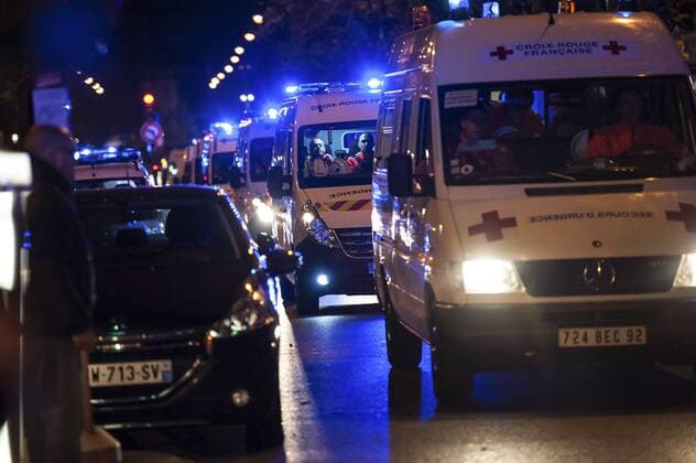 Nov. 14, 2015 - A line of ambulances and other Emergency services a block away from Bataclan Concert Hall during the siege in which more than 150 people are feared dead in multiple attacks on the French capital.  - ZUMAl94_ Terroranschläge in Paris - Musikclub Bataclan