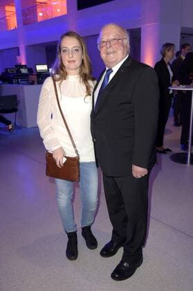 Norbert Blüm mit seiner Enkelin Franka Weckner bei der Verleihung des 17. Medienpreises der Kindernothilfe im DRIVE Volkwagen Forum. Berlin, 13.11.2015 Foto:xFredericx xFuturexImage