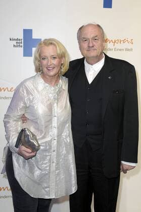 Dietrich Mattausch mit Ehefrau Annette bei der Verleihung des 17. Medienpreises der Kindernothilfe im DRIVE Volkwagen Forum. Berlin, 13.11.2015 Foto:xFredericx xFuturexImage