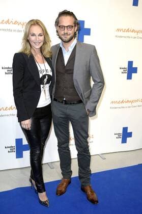 Caroline Beil mit Freund Philipp Sattler bei der Verleihung des 17. Medienpreises der Kindernothilfe im DRIVE Volkwagen Forum. Berlin, 13.11.2015 Foto:xFredericx xFuturexImage