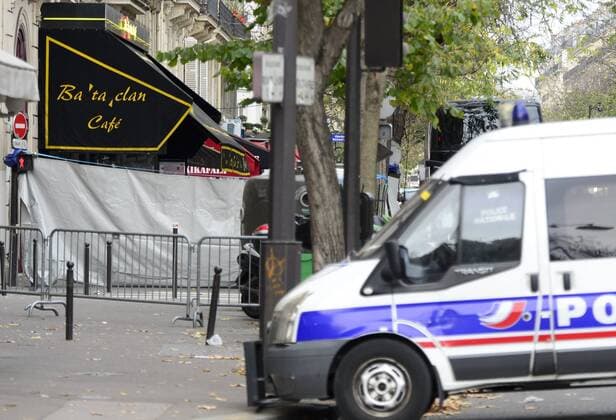 Nach den Terroranschlägen in Paris - Bataclan - Paris - 14 11 2015 FedericoPestellini Panoramic  Terroranschläge in Paris - Musikclub Bataclan