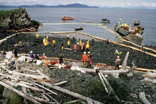 May 25, 2010 - Prince William Sound, AK, United States of America - Workers prepare to wash down the shoreline soaked in crude oil using Corexit oil dispersant as a test during clean up operations on Quayle Beach, Smith lsland from the Exxon Valdez oil spill August 8, 1989 in Prince William Sound, Alaska. The Exxon Valdez spilled at least 11 million gallons of crude oil into the pristine waters of Prince William Sound on March 24, 1989. Prince William Sound United States of America - ZUMAp138