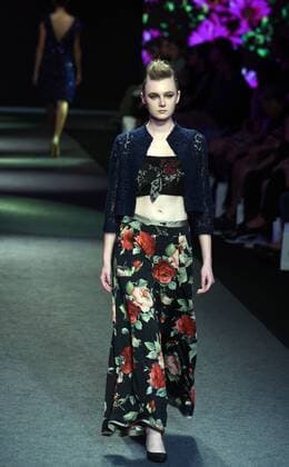 (151115) -- TAIPEI, Nov. 14, 2015 -- A model presents a creation by designer Hsu Yen-lin during a fashion show in Taipei, southeast China s Taiwan, Nov. 14, 2015. Hsu released her Spring Summer 2016 collection here Saturday.) (ry) CHINA-TAIPEI-FASHION SHOW (CN) WuxChing-teng  Modenschau in Taipeh