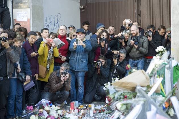 BATACLAN 15 11 2015 Gedenken an die Opfer der Terroranschläge in Paris - 15 11 2015 PierreCharlier Panoramic 