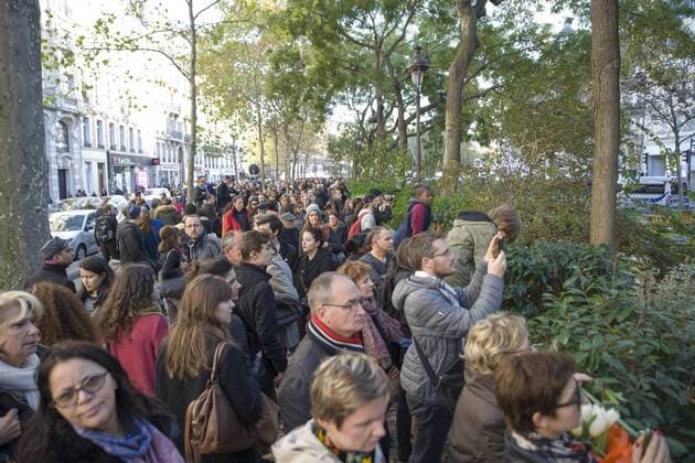 BATACLAN 15 11 2015 Gedenken an die Opfer der Terroranschläge in Paris - 15 11 2015 PierreCharlier Panoramic 