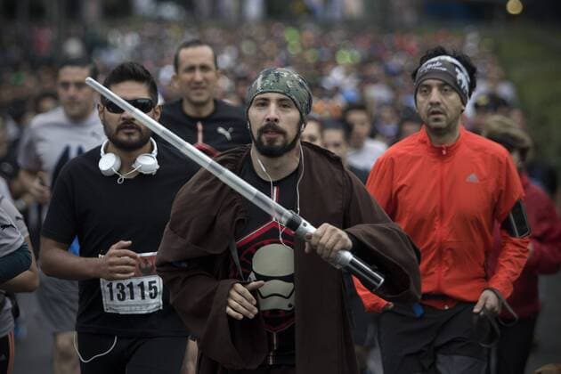 MEXICO CITY -- People take part in the race Star Wars Run , in Mexico City, capital of Mexico, on Nov. 15, 2015. According to local press, about 15,000 people, some dressed as characters of Star Wars, took part in the race under two categories, 7 and 21 kilometers, in addition to the Jedi Challenge which consisted of 21+7km. Alejandro Ayala) (vf) (fnc) (SP)MEXICO-MEXICO CITY-ATHLETICS-RACE e AlejandroxAyala