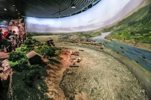 CHONGQING -- People visit the new Chongqing Museum of Natural History in Chongqing, southwest China, Nov. 15, 2015. The new Chongqing Museum of Natural History, the second largest natural museum in China, reopened on Nov. 9, 2015. ) (zwx) CHINA-CHONGQING-MUSEUM OF NATURAL HISTORY-REOPENING(CN) QinxTingfu 