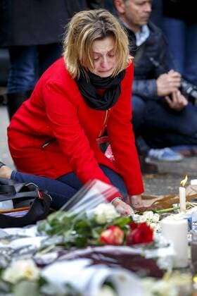 Nov. 16, 2015 - Paris, France - Paris, France. Mourners visit a memorial outside Bataclan Cafe in Paris, France following the Paris terror attacks on Monday, 16 November 2015. Paris  - ZUMAl94_