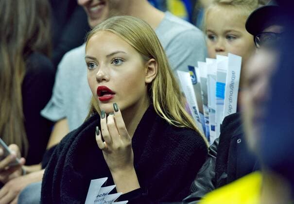 Basketball Berlin 15.11.2015 Mercedes Benz Arena Beko-BBL 1. Bundesliga Saison 2015 2016 Alba Berlin - FC Bayern Muenchen Schauspieler Uwe OCHSENKNECHT mit Tochter Cheyenne Sarannah OCHSENKNECHT
