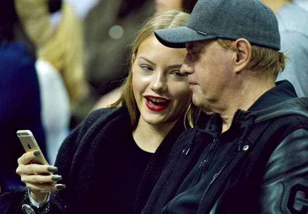 Basketball Berlin 15.11.2015 Mercedes Benz Arena Beko-BBL 1. Bundesliga Saison 2015 2016 Alba Berlin - FC Bayern Muenchen Schauspieler Uwe OCHSENKNECHT mit Tochter Cheyenne Sarannah OCHSENKNECHT