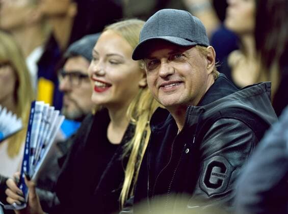 Basketball Berlin 15.11.2015 Mercedes Benz Arena Beko-BBL 1. Bundesliga Saison 2015 2016 Alba Berlin - FC Bayern Muenchen Schauspieler Uwe OCHSENKNECHT mit Tochter Cheyenne Sarannah OCHSENKNECHT