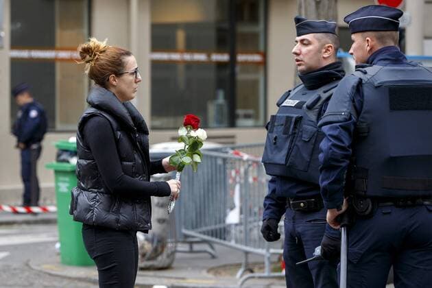 Nov. 16, 2015 - Paris, France - Paris, France. Mourners visit Bataclan Cafe in Paris, France following the Paris terror attacks on Monday, 16 November 2015. Paris  - ZUMAl94_
