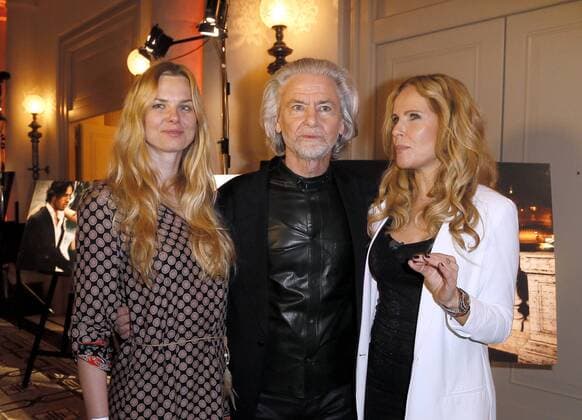 Britta Steffen, Dr. Hermann Buehlbecker, Katja Burkard bei der Exclusiven Vernissage des LAMBERTZ FINE ART Kalenders 2016 - La Dolce Vita im Hotel de Rome, Berlin. 17.11.2015