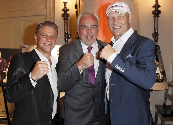 Joern Rohde, Hans Reiner Schroeder, axel Schulz bei der Exclusiven Vernissage des LAMBERTZ FINE ART Kalenders 2016 - La Dolce Vita im Hotel de Rome, Berlin. 17.11.2015