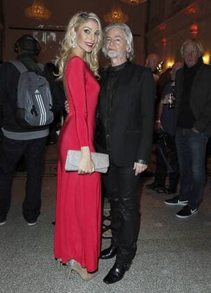 Anika Gassner, Dr. Hermann Buehlbecker bei der Exclusiven Vernissage des LAMBERTZ FINE ART Kalenders 2016 - La Dolce Vita im Hotel de Rome, Berlin. 17.11.2015