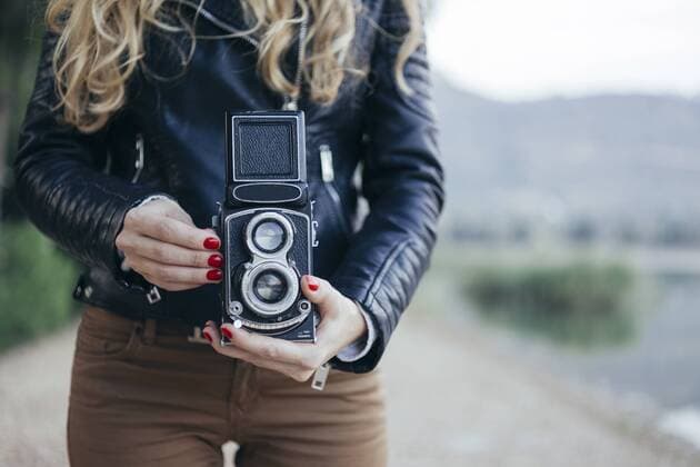 Woman using vintage camera  JPF000065