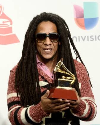 Tego Calderon poses in the pressroom with the award for Best Urban Music Album for El Que Sabe, Sabe during the 16th Annual Latin Grammy Awards at the MGM Grand Garden Arena in Las Vegas, Nevada on November 19, 2015.  LAV20151119553 JIMxRUYMEN