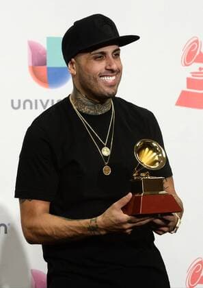Nicky Jam poses in the pressroom with the award for Best Urban Performance for El Perdon during the 16th Annual Latin Grammy Awards at the MGM Grand Garden Arena in Las Vegas, Nevada on November 19, 2015.  LAV20151119625 JIMxRUYMEN